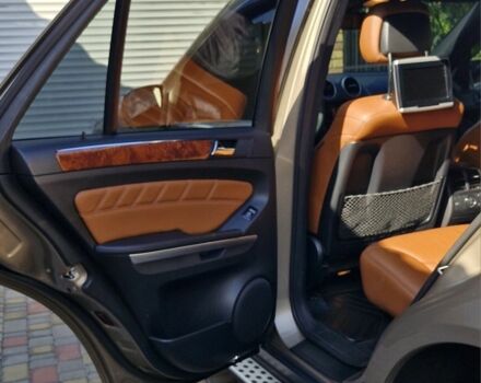 Бежевий Мерседес МЛ 500, об'ємом двигуна 5.5 л та пробігом 251 тис. км за 17899 $, фото 10 на Automoto.ua