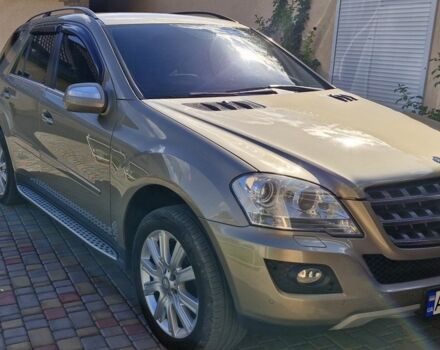 Бежевий Мерседес МЛ 500, об'ємом двигуна 5.5 л та пробігом 251 тис. км за 17899 $, фото 3 на Automoto.ua