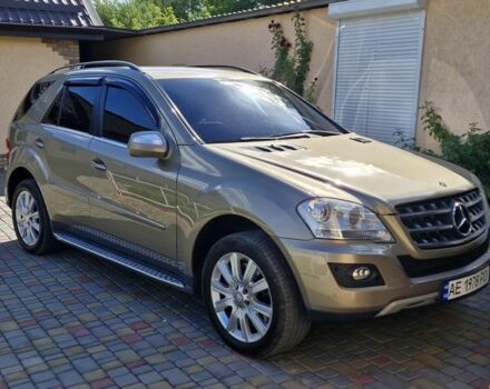 Бежевий Мерседес МЛ 500, об'ємом двигуна 5.5 л та пробігом 251 тис. км за 17899 $, фото 4 на Automoto.ua