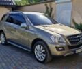 Бежевий Мерседес МЛ 500, об'ємом двигуна 5.5 л та пробігом 251 тис. км за 17899 $, фото 4 на Automoto.ua