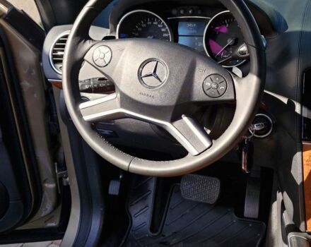 Бежевий Мерседес МЛ 500, об'ємом двигуна 5.5 л та пробігом 251 тис. км за 17899 $, фото 12 на Automoto.ua