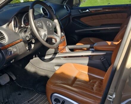 Бежевий Мерседес МЛ 500, об'ємом двигуна 5.5 л та пробігом 251 тис. км за 17899 $, фото 7 на Automoto.ua