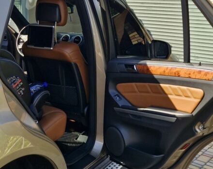 Бежевий Мерседес МЛ 500, об'ємом двигуна 5.5 л та пробігом 251 тис. км за 17899 $, фото 15 на Automoto.ua