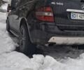 Чорний Мерседес МЛ 500, об'ємом двигуна 5 л та пробігом 335 тис. км за 10000 $, фото 2 на Automoto.ua