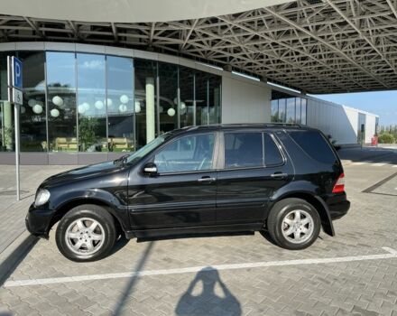 Черный Мерседес МЛ 500, объемом двигателя 5 л и пробегом 378 тыс. км за 7100 $, фото 3 на Automoto.ua