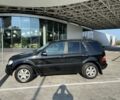 Черный Мерседес МЛ 500, объемом двигателя 5 л и пробегом 378 тыс. км за 7100 $, фото 3 на Automoto.ua