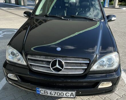 Черный Мерседес МЛ 500, объемом двигателя 5 л и пробегом 378 тыс. км за 7100 $, фото 2 на Automoto.ua