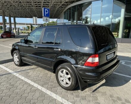 Черный Мерседес МЛ 500, объемом двигателя 5 л и пробегом 378 тыс. км за 7100 $, фото 4 на Automoto.ua