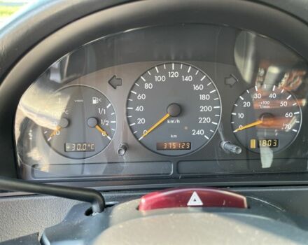 Черный Мерседес МЛ 500, объемом двигателя 5 л и пробегом 378 тыс. км за 7100 $, фото 14 на Automoto.ua