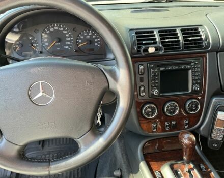 Черный Мерседес МЛ 500, объемом двигателя 5 л и пробегом 378 тыс. км за 7100 $, фото 12 на Automoto.ua