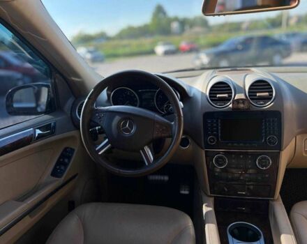 Чорний Мерседес МЛ 500, об'ємом двигуна 5.5 л та пробігом 200 тис. км за 8999 $, фото 9 на Automoto.ua