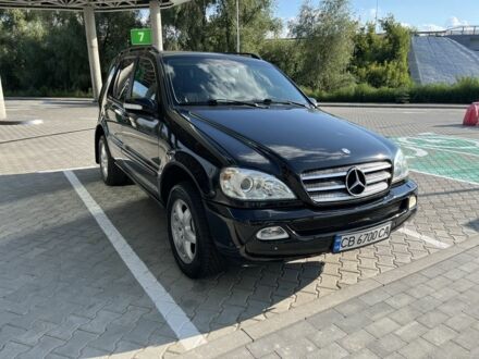 Черный Мерседес МЛ 500, объемом двигателя 5 л и пробегом 378 тыс. км за 7100 $, фото 1 на Automoto.ua