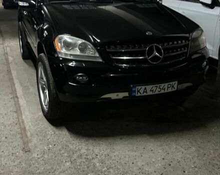 Чорний Мерседес МЛ 500, об'ємом двигуна 5 л та пробігом 350 тис. км за 9500 $, фото 1 на Automoto.ua
