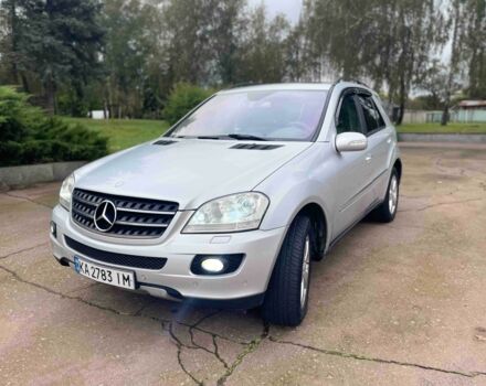 Сірий Мерседес МЛ 500, об'ємом двигуна 5 л та пробігом 283 тис. км за 11000 $, фото 23 на Automoto.ua