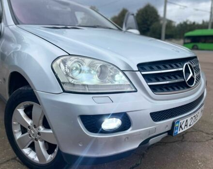 Сірий Мерседес МЛ 500, об'ємом двигуна 5 л та пробігом 283 тис. км за 11000 $, фото 13 на Automoto.ua