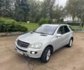 Сірий Мерседес МЛ 500, об'ємом двигуна 5 л та пробігом 283 тис. км за 11000 $, фото 14 на Automoto.ua