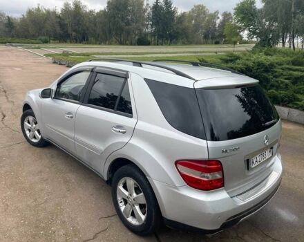 Сірий Мерседес МЛ 500, об'ємом двигуна 5 л та пробігом 283 тис. км за 11000 $, фото 18 на Automoto.ua