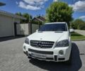 Білий Мерседес МЛ 550, об'ємом двигуна 5.5 л та пробігом 200 тис. км за 11500 $, фото 12 на Automoto.ua