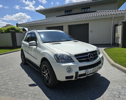 Білий Мерседес МЛ 550, об'ємом двигуна 5.5 л та пробігом 200 тис. км за 11500 $, фото 4 на Automoto.ua