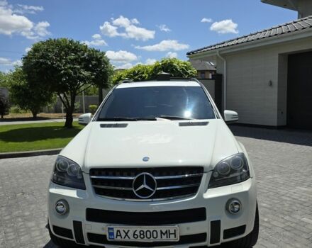 Білий Мерседес МЛ 550, об'ємом двигуна 5.5 л та пробігом 200 тис. км за 11500 $, фото 2 на Automoto.ua