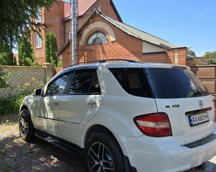 Білий Мерседес МЛ 550, об'ємом двигуна 5.5 л та пробігом 200 тис. км за 11500 $, фото 7 на Automoto.ua