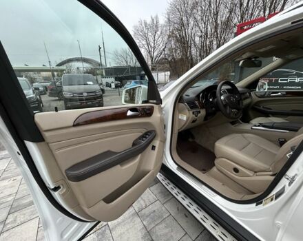 Белый Мерседес МЛ 550, объемом двигателя 4.7 л и пробегом 160 тыс. км за 17900 $, фото 6 на Automoto.ua