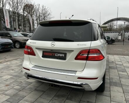 Белый Мерседес МЛ 550, объемом двигателя 4.7 л и пробегом 160 тыс. км за 17900 $, фото 4 на Automoto.ua
