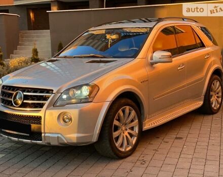 Мерседес МЛ 63 АМГ 2008 у Івано-Франківську на Automoto.ua Сірий Мерседес МЛ 63 АМГ, об'ємом двигуна 6.3 л та пробігом 240 тис. км за 21800 $, фото 1 на Automoto.ua