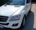 Белый Мерседес МЛ класс, объемом двигателя 3 л и пробегом 235 тыс. км за 14300 $, фото 1 на Automoto.ua
