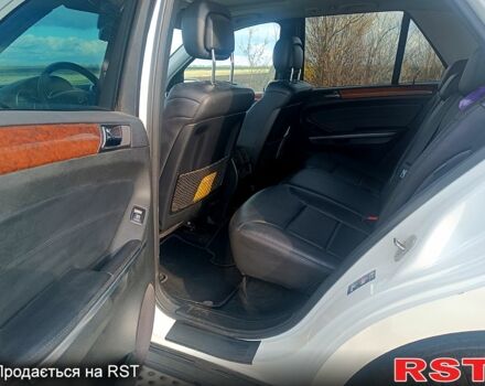 Білий Мерседес МЛ класс, об'ємом двигуна 3.5 л та пробігом 274 тис. км за 14000 $, фото 10 на Automoto.ua