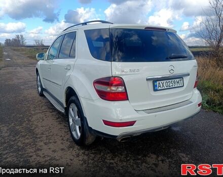 Білий Мерседес МЛ класс, об'ємом двигуна 3.5 л та пробігом 274 тис. км за 14000 $, фото 3 на Automoto.ua