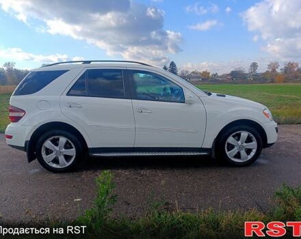 Білий Мерседес МЛ класс, об'ємом двигуна 3.5 л та пробігом 274 тис. км за 14000 $, фото 6 на Automoto.ua