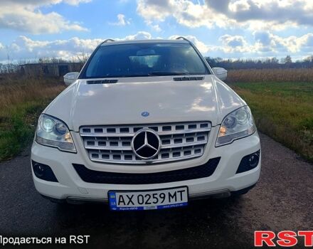 Білий Мерседес МЛ класс, об'ємом двигуна 3.5 л та пробігом 274 тис. км за 14000 $, фото 1 на Automoto.ua