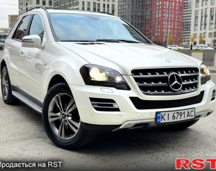 Білий Мерседес МЛ класс, об'ємом двигуна 3 л та пробігом 232 тис. км за 14750 $, фото 2 на Automoto.ua