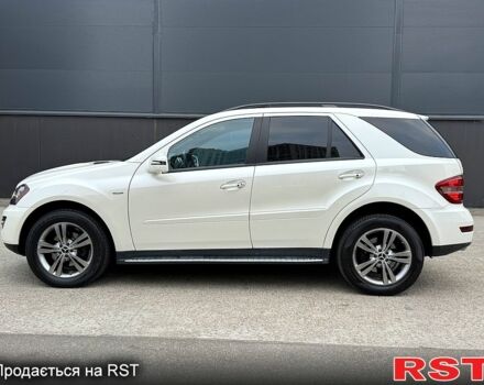 Білий Мерседес МЛ класс, об'ємом двигуна 3 л та пробігом 232 тис. км за 14750 $, фото 3 на Automoto.ua