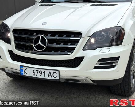 Білий Мерседес МЛ класс, об'ємом двигуна 3 л та пробігом 232 тис. км за 14750 $, фото 7 на Automoto.ua
