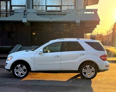 Белый Мерседес МЛ класс, объемом двигателя 3 л и пробегом 342 тыс. км за 16500 $, фото 3 на Automoto.ua