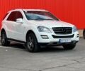 Білий Мерседес МЛ класс, об'ємом двигуна 3 л та пробігом 220 тис. км за 19000 $, фото 1 на Automoto.ua