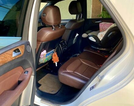 Білий Мерседес МЛ класс, об'ємом двигуна 3 л та пробігом 240 тис. км за 21800 $, фото 11 на Automoto.ua