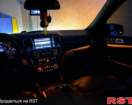 Білий Мерседес МЛ класс, об'ємом двигуна 3 л та пробігом 240 тис. км за 21800 $, фото 3 на Automoto.ua