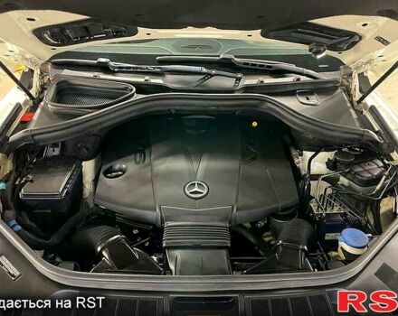 Білий Мерседес МЛ класс, об'ємом двигуна 3 л та пробігом 240 тис. км за 21800 $, фото 6 на Automoto.ua