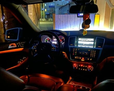 Білий Мерседес МЛ класс, об'ємом двигуна 3 л та пробігом 240 тис. км за 21800 $, фото 2 на Automoto.ua