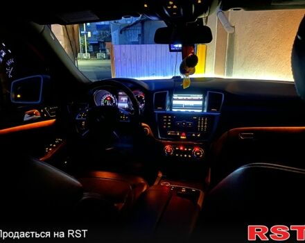 Білий Мерседес МЛ класс, об'ємом двигуна 3 л та пробігом 240 тис. км за 21800 $, фото 5 на Automoto.ua