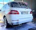 Білий Мерседес ML-Class, об'ємом двигуна 3 л та пробігом 177 тис. км за 29000 $, фото 3 на Automoto.ua