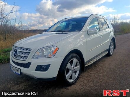 Білий Мерседес МЛ класс, об'ємом двигуна 3.5 л та пробігом 274 тис. км за 14000 $, фото 1 на Automoto.ua