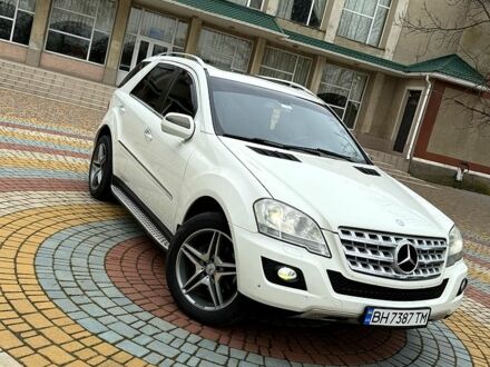 Мерседес МЛ класс 2009 в Татарбунарах на Automoto.ua Белый Мерседес МЛ класс, объемом двигателя 3 л и пробегом 225 тыс. км за 15000 $, фото 1 на Automoto.ua