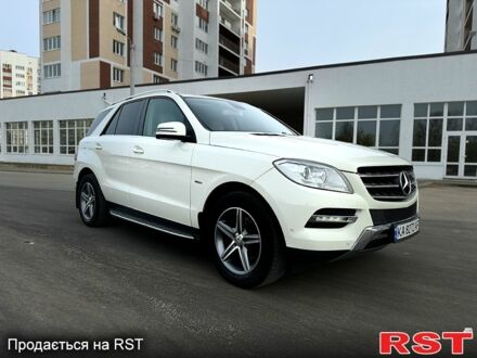 Мерседес МЛ класс 2012 в Киеве на Automoto.ua Белый Мерседес МЛ класс, объемом двигателя 2.2 л и пробегом 150 тыс. км за 22000 $, фото 1 на Automoto.ua