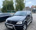 Черный Мерседес МЛ класс, объемом двигателя 2.3 л и пробегом 350 тыс. км за 5500 $, фото 1 на Automoto.ua