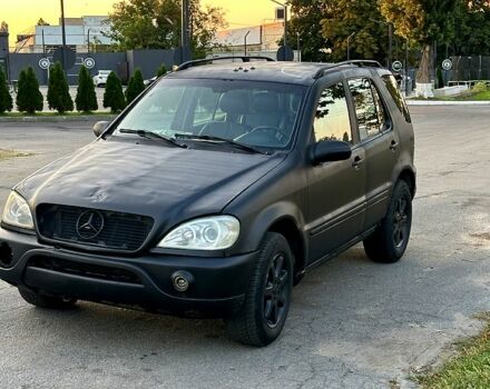 Чорний Мерседес МЛ класс, об'ємом двигуна 2.7 л та пробігом 111 тис. км за 2000 $, фото 1 на Automoto.ua