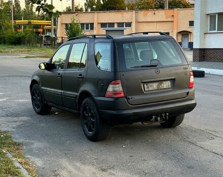 Чорний Мерседес МЛ класс, об'ємом двигуна 2.7 л та пробігом 111 тис. км за 2000 $, фото 3 на Automoto.ua